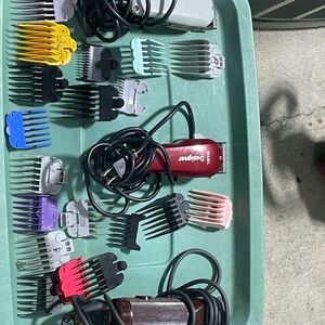 Set of three clippers and the accessories.